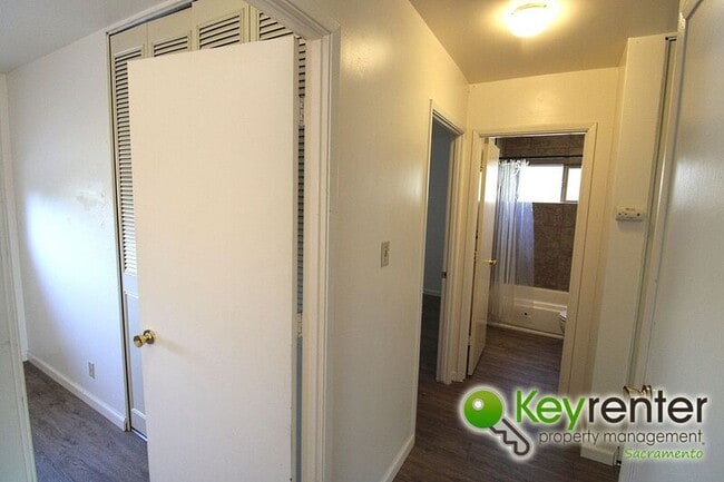 Building Photo - 2308 Rogue River Dr