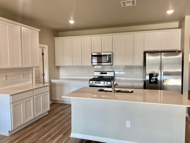 Building Photo - 4 Bed 2 Bath, w/Office in Deer Creek Schools