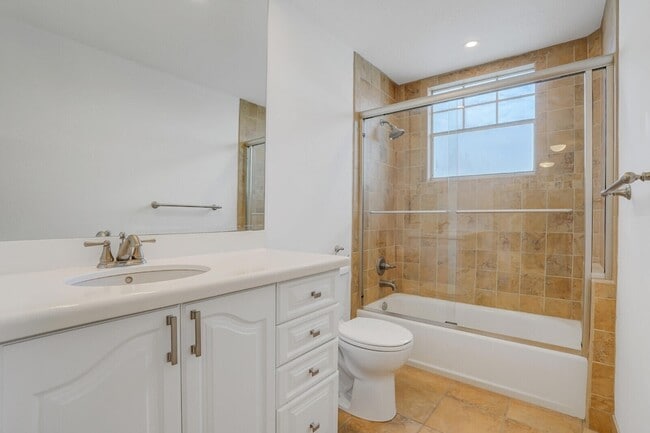 Building Photo - 705 Mainsail Cir