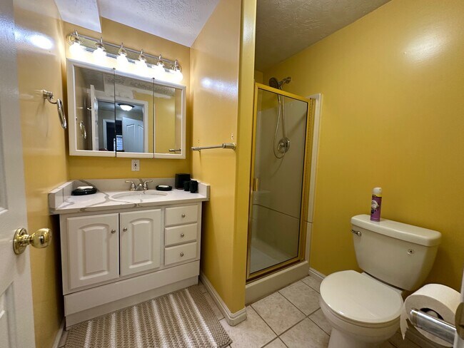 Building Photo - 2824 Ivory Way S