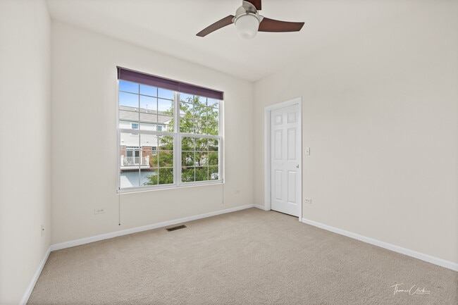 Building Photo - 2528 Dunraven Ave