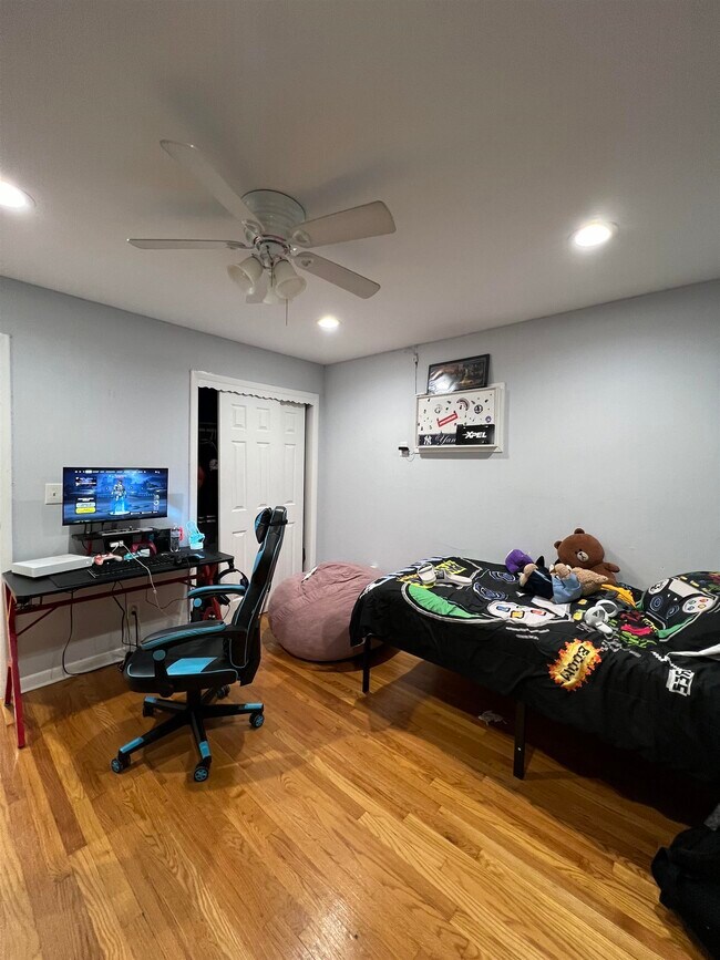 Building Photo - 3586 John F. Kennedy Blvd