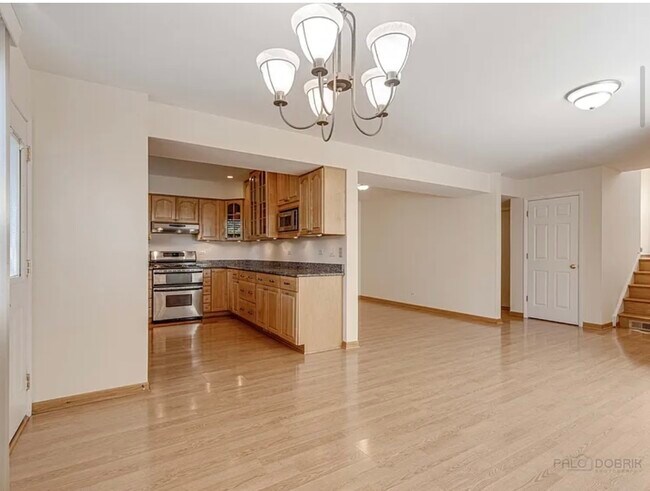 Building Photo - 317 E Valley Ln