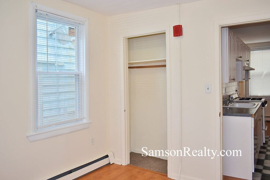 Building Photo - 108 Ives St