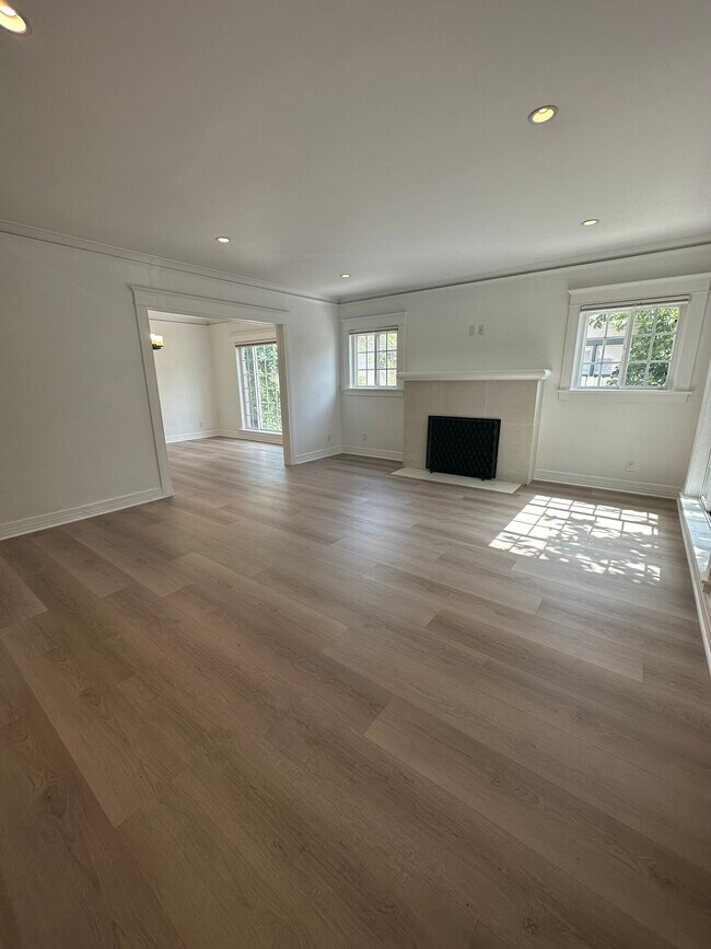 Living Room - 6551 Fountain Ave