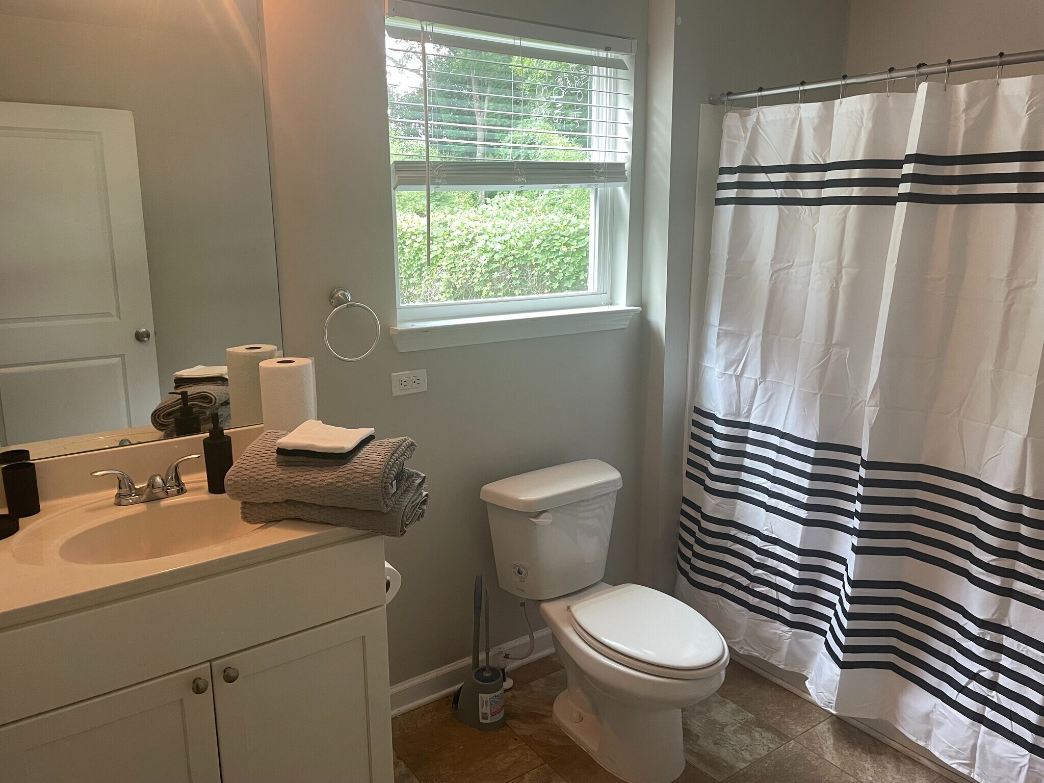 Building Photo - Room in Duplex on New Dawn Ct