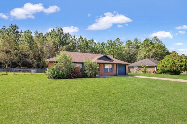 Building Photo - AVAILABLE EARLY OCTOBER [DOG FRIENDLY]