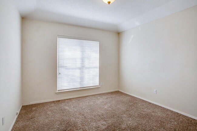 Building Photo - 142 N Utica Ave