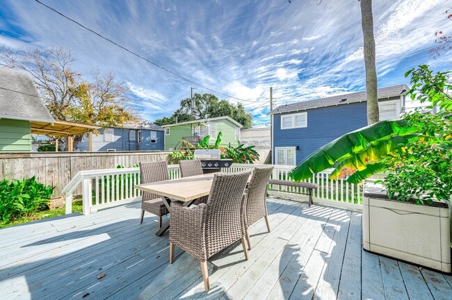 Building Photo - 3811 Avenue O