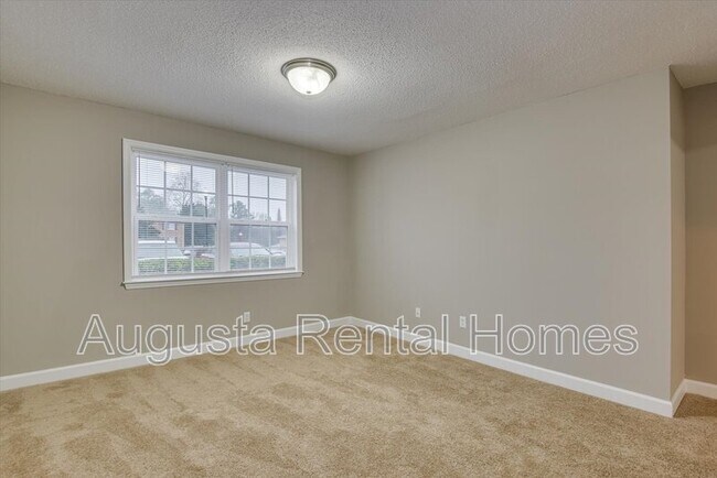 Building Photo - 2905 Arrowhead Dr