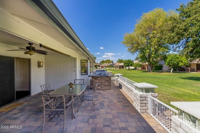 Building Photo - Your Oasis Awaits!