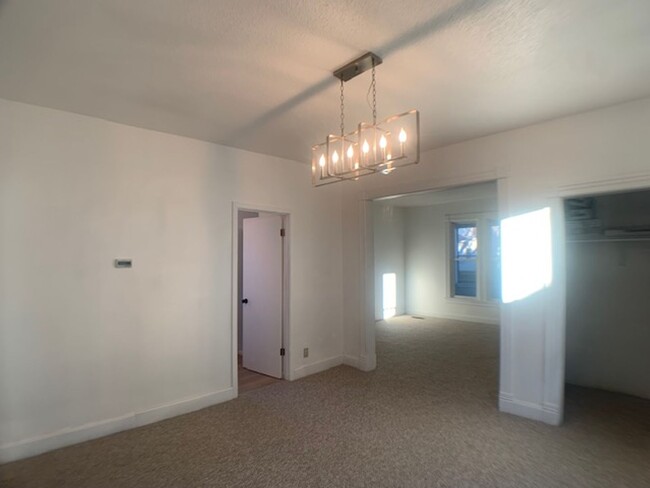 Building Photo - Totally Updated 3 BR/2 BA Single-Family Ho...