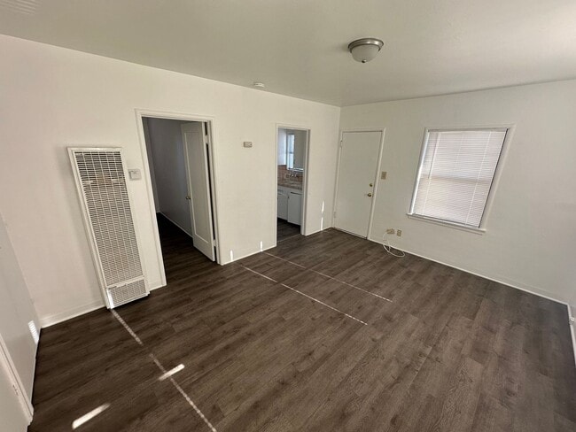 Building Photo - Spacious Studio unit above Garage