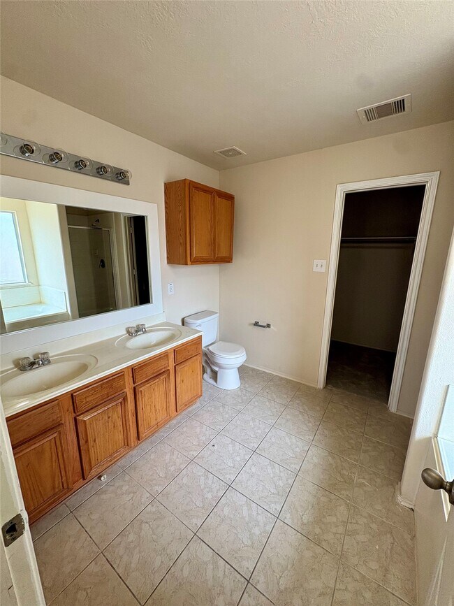 Building Photo - 13826 Fort Nelson Dr