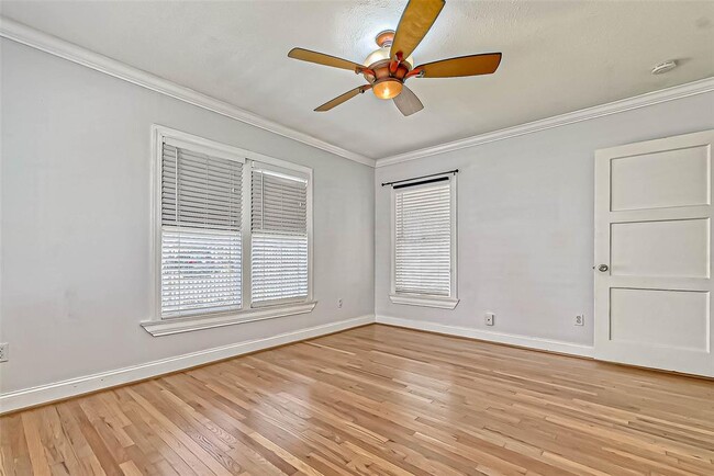 Building Photo - 802 E 29th St