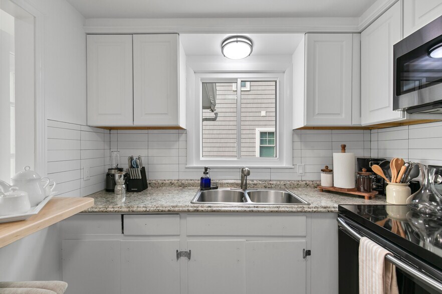 Building Photo - 792 Ocean Ave