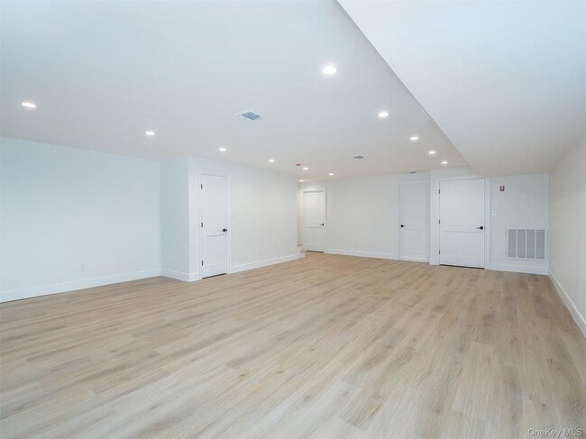 Building Photo - 35 Dunwood Rd