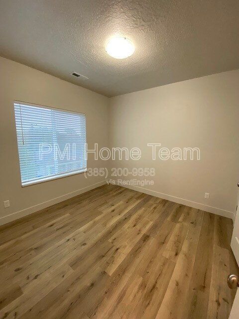 Building Photo - 2874 Kiesel Ave