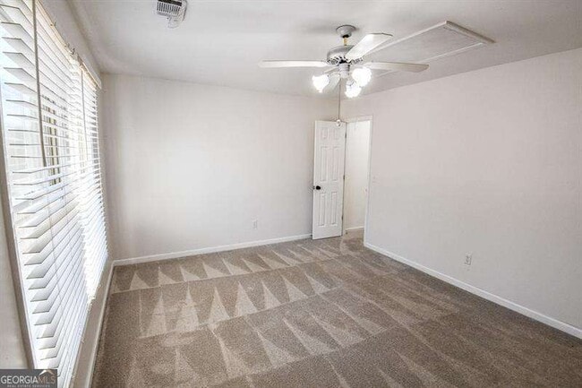 Building Photo - 1865 Oak Tree Hollow