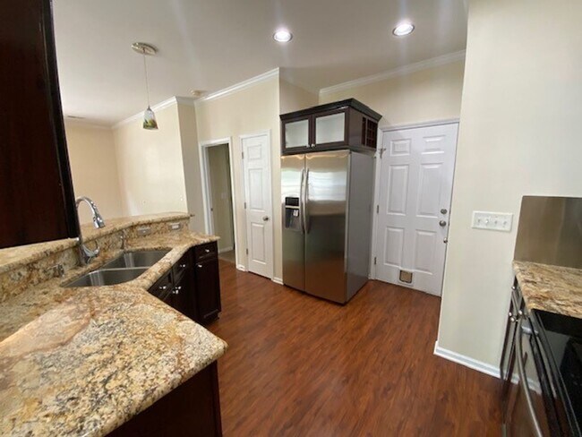 Building Photo - Welcome to this stunning 3-bedroom, 2-bath...