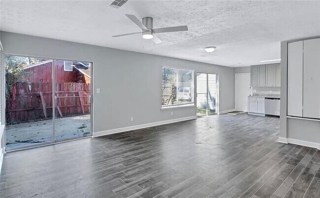 Building Photo - 3150 Cadiz Cir