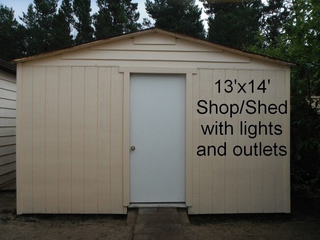 Building Photo - 710 Siano Loop