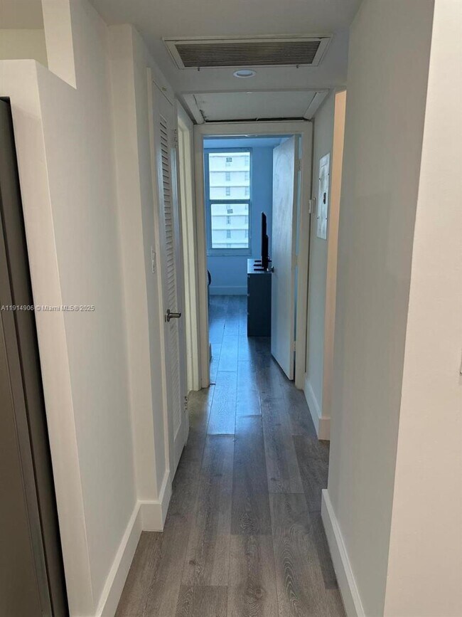 Building Photo - 5600 Collins Ave