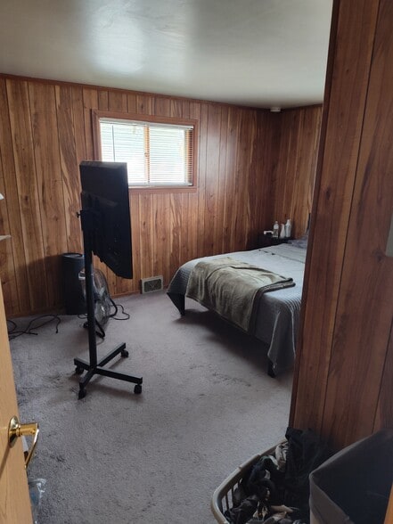 Building Photo - 303 Barr Elms Ave