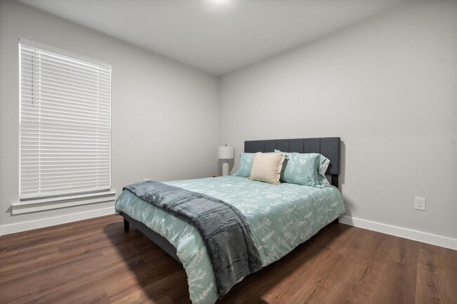 Building Photo - 2140 Kokomo Ave