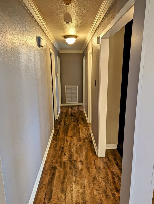 Building Photo - Updated 3/2 in Scott with Country Views!