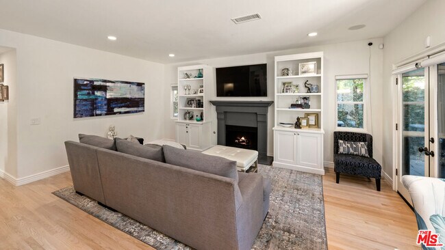 Building Photo - 4513 Tobias Ave