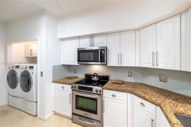 Building Photo - 3255 NE 184th St