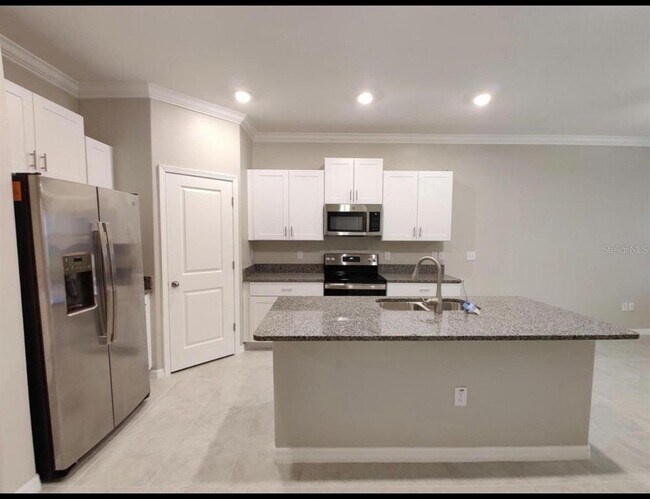 Building Photo - 31894 BLUE PASSING Loop