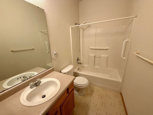 Building Photo - 3822 W 11th St