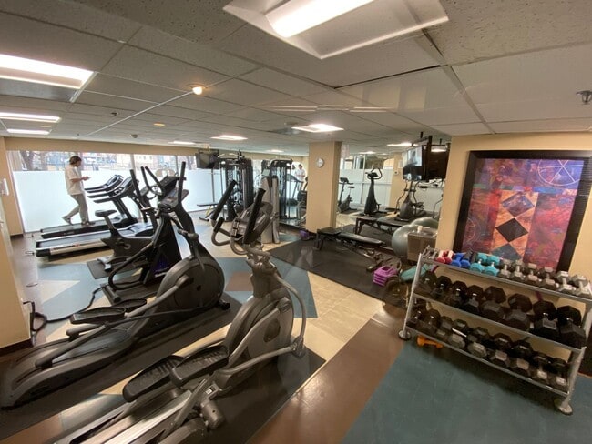 Building Photo - Amazing Condo with Beautiful Mountain and ...