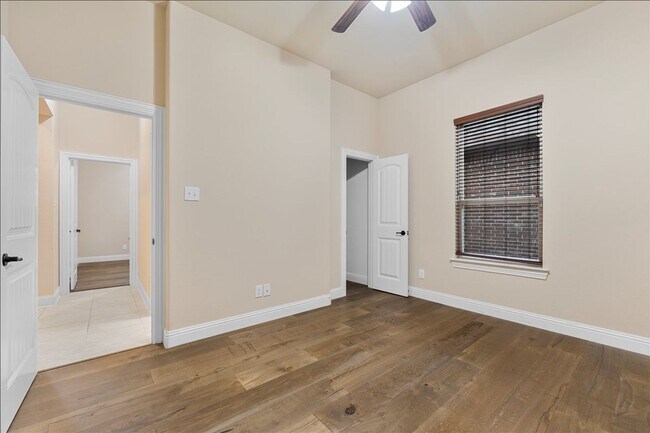 Building Photo - Ready for Immediate Move-In!  4 Bed 3 Bath Renovated 2605 SQFT House in Reserves at Westridge