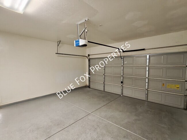 Building Photo - 5680 Shady Grove Dr