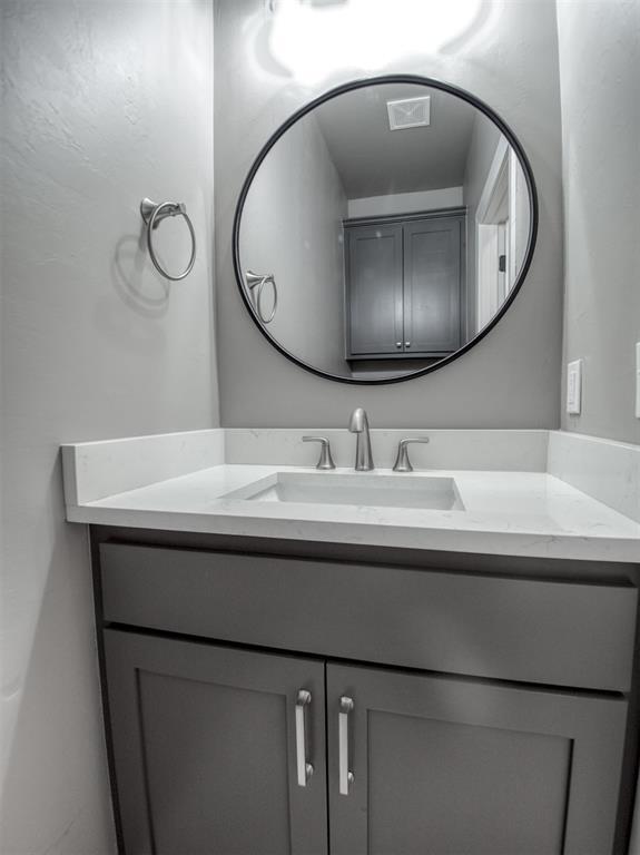 Building Photo - 609 Abadan Dr