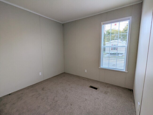 Building Photo - 710 Oregon St