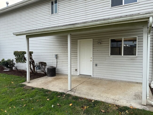 Building Photo - 1/2 Off 2nd Month's Rent