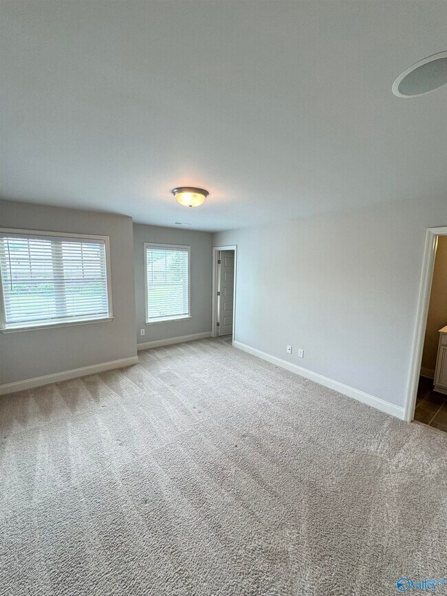 Building Photo - 4323 Flint Dr SE