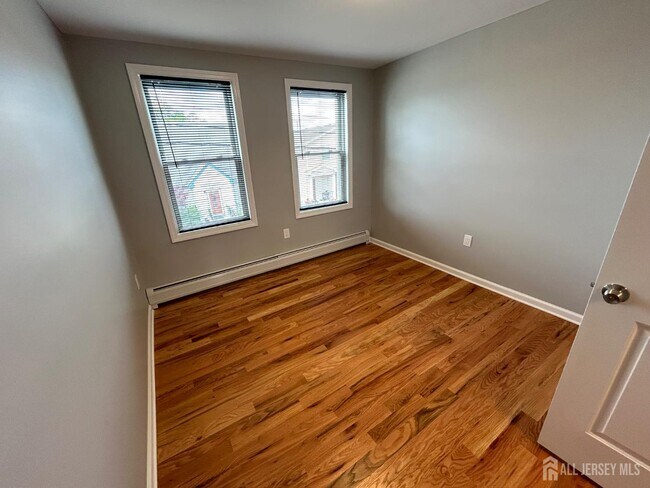 Building Photo - 352 Keene St