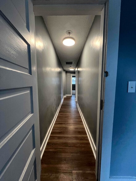 Building Photo - 929 5 Oaks Ave