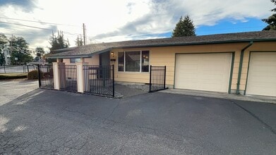Building Photo - upgraded 2 bedroom 1 bath condo in downtow...