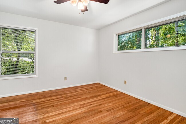 Building Photo - 2563 Beverly Hills Dr