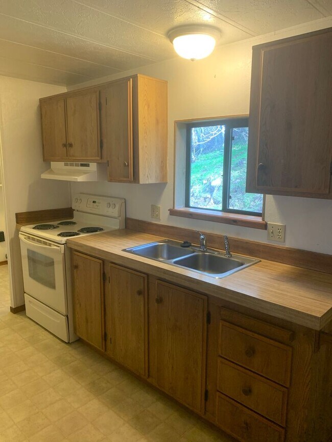Building Photo - Fabulous Soulsbyville Location!!!  Please ...