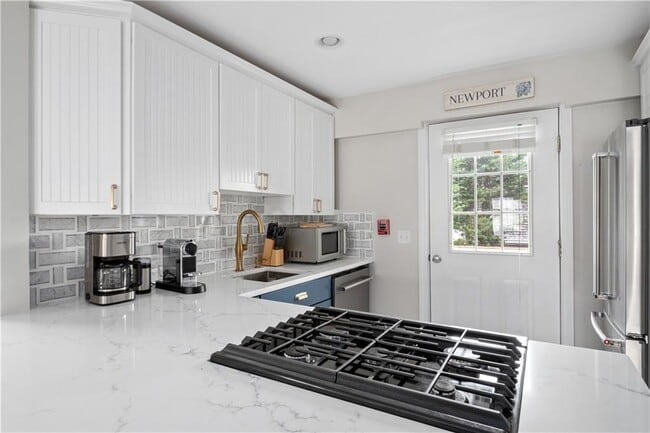 Building Photo - 22 Stockholm St