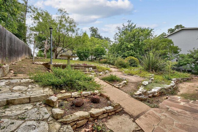 Building Photo - 2117A Rabb Rd