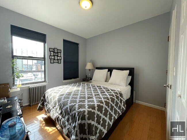 Building Photo - Prime Location!!! Spacious 1 bedroom with ...