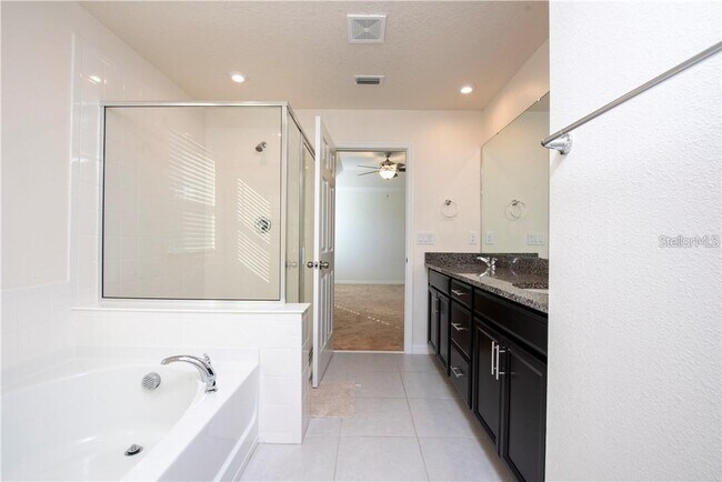 Building Photo - 2400 Avian Loop